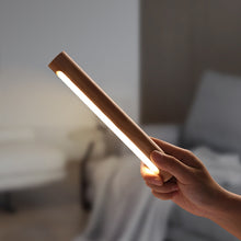 Lade das Bild in den Galerie-Viewer, Smartes 360° LED Licht aus Holz mit Akku ohne Bohren
